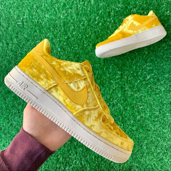 Nike Shoes - Nike Air Force 1 Lv8